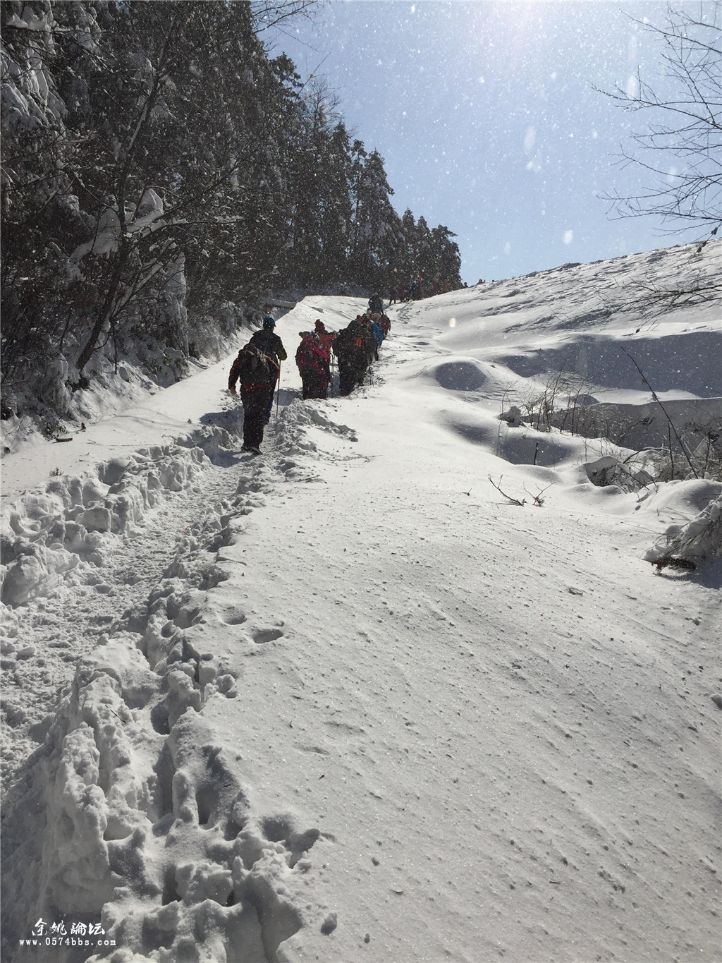 东岗山踩雪