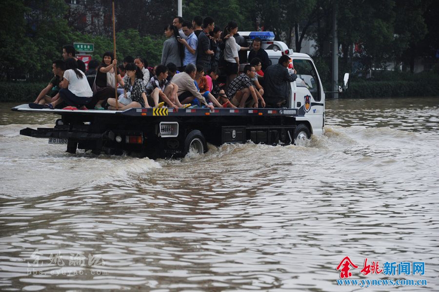 浙江有多少外来人口_浙江宁波 为外来务工人员包车返乡(2)