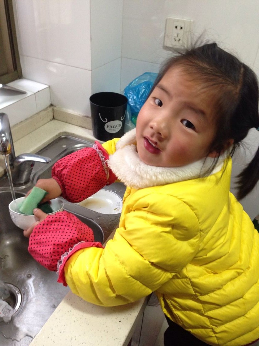 帮妈妈洗碗