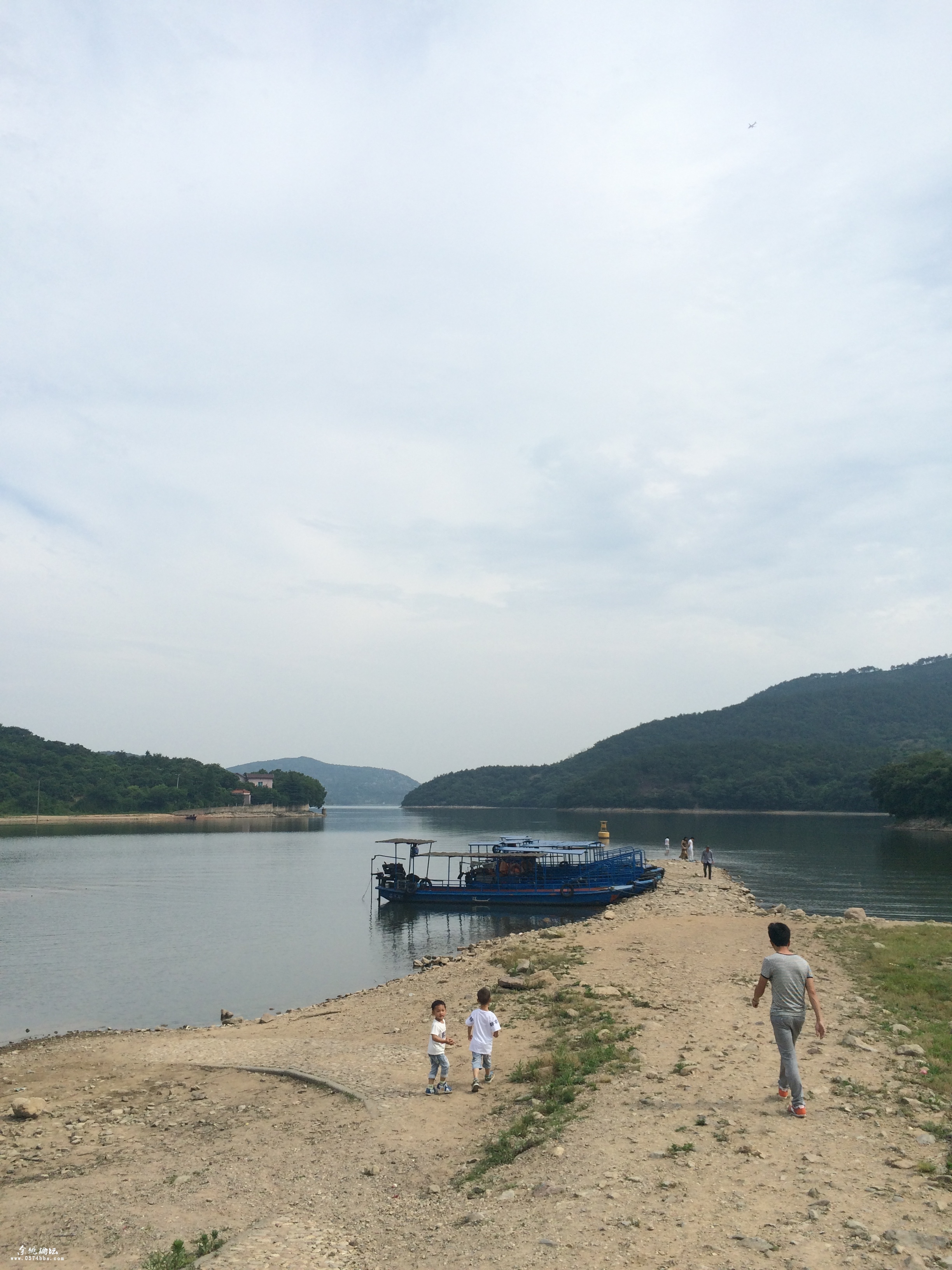 沿途的风景区上林湖水库,拍完照片继续出发!