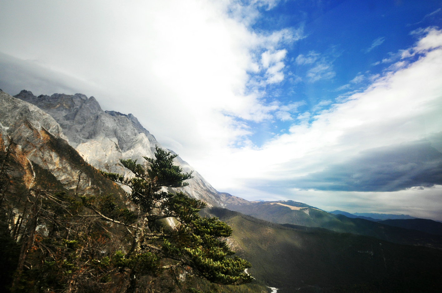 七彩之云之云南石林玉龙大理