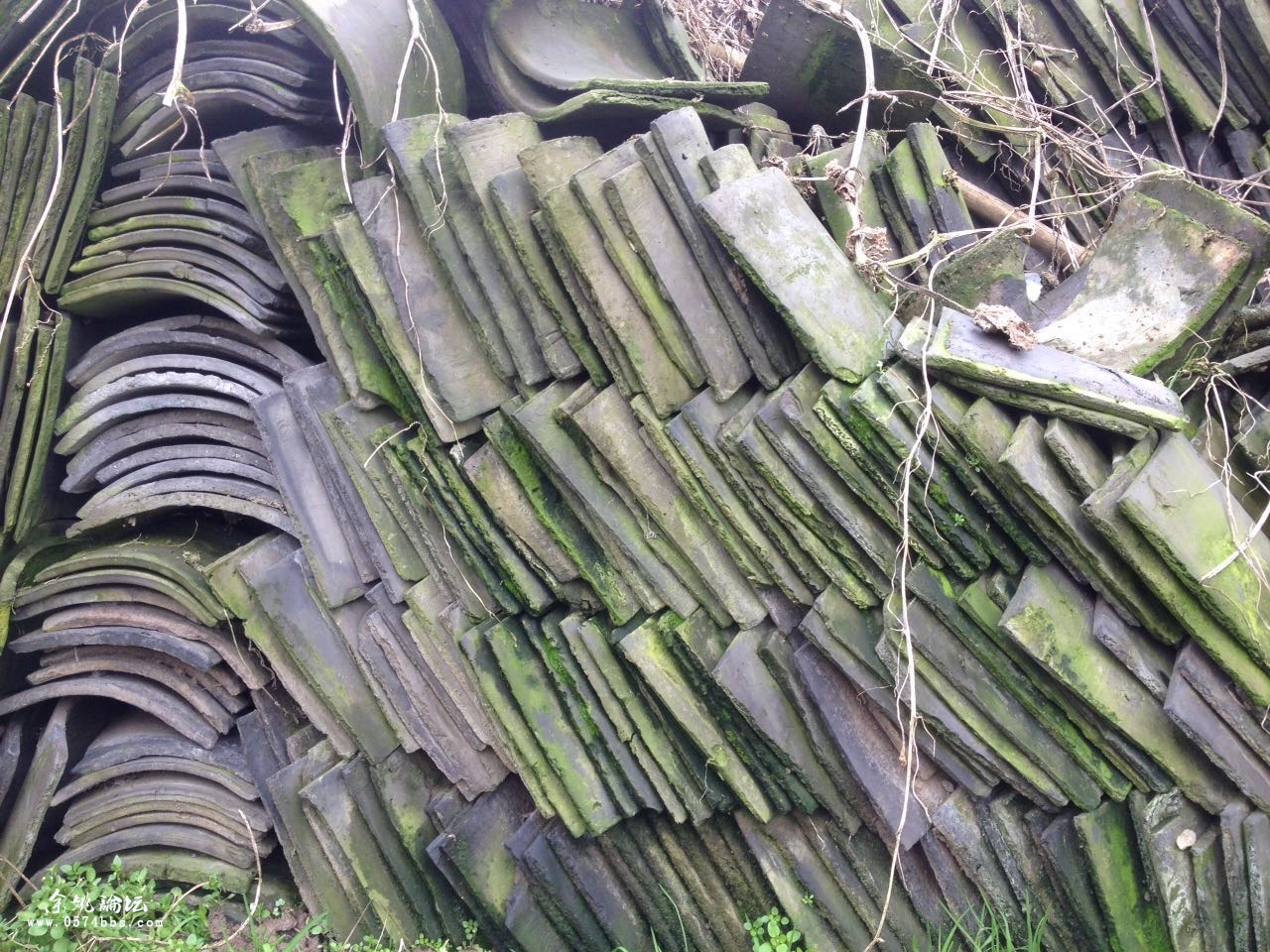 农村老房换下的瓦片出售