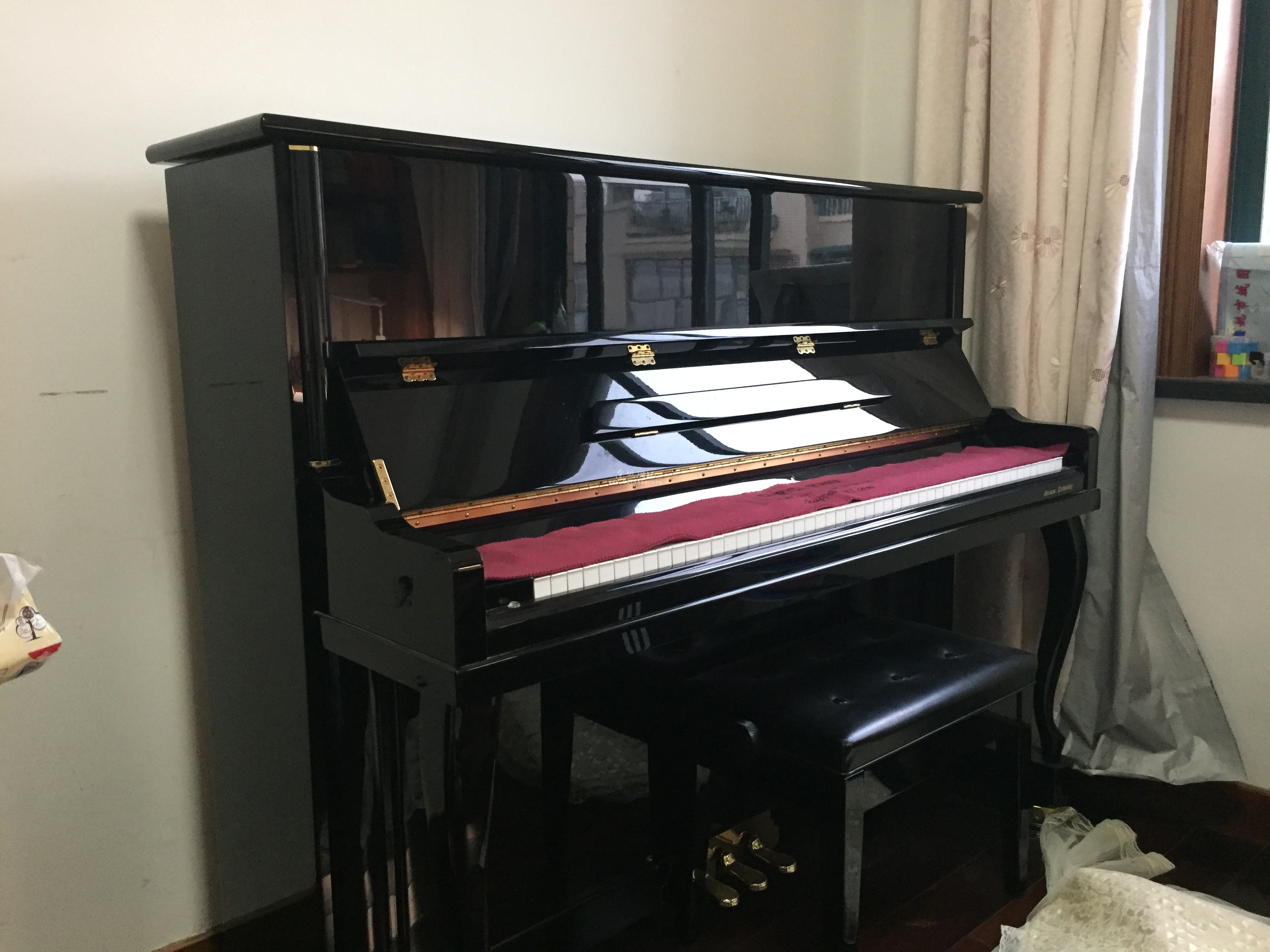 出95成新夏贝尔钢琴