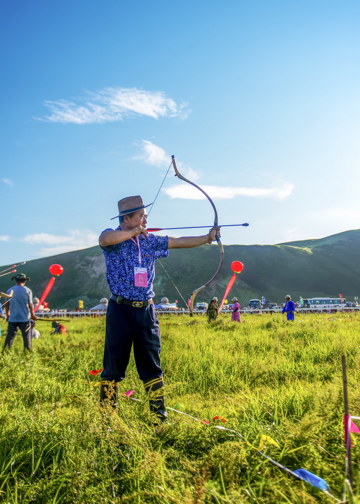 那达慕大会上的射箭比赛