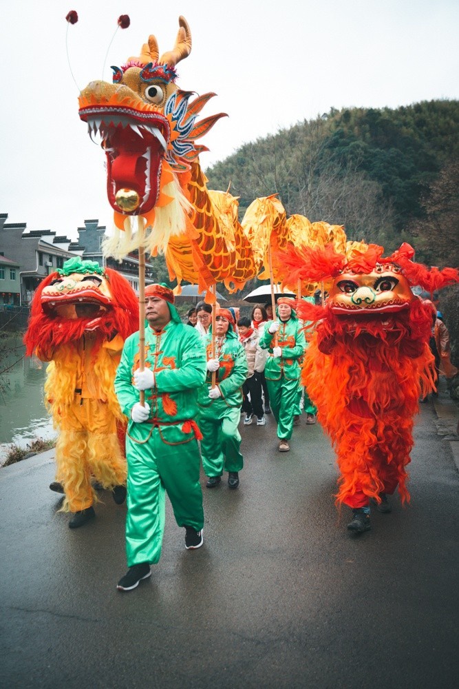 舞龙舞狮打铁花，余姚这里热热闹闹迎新年-第4张图片-益民生活网