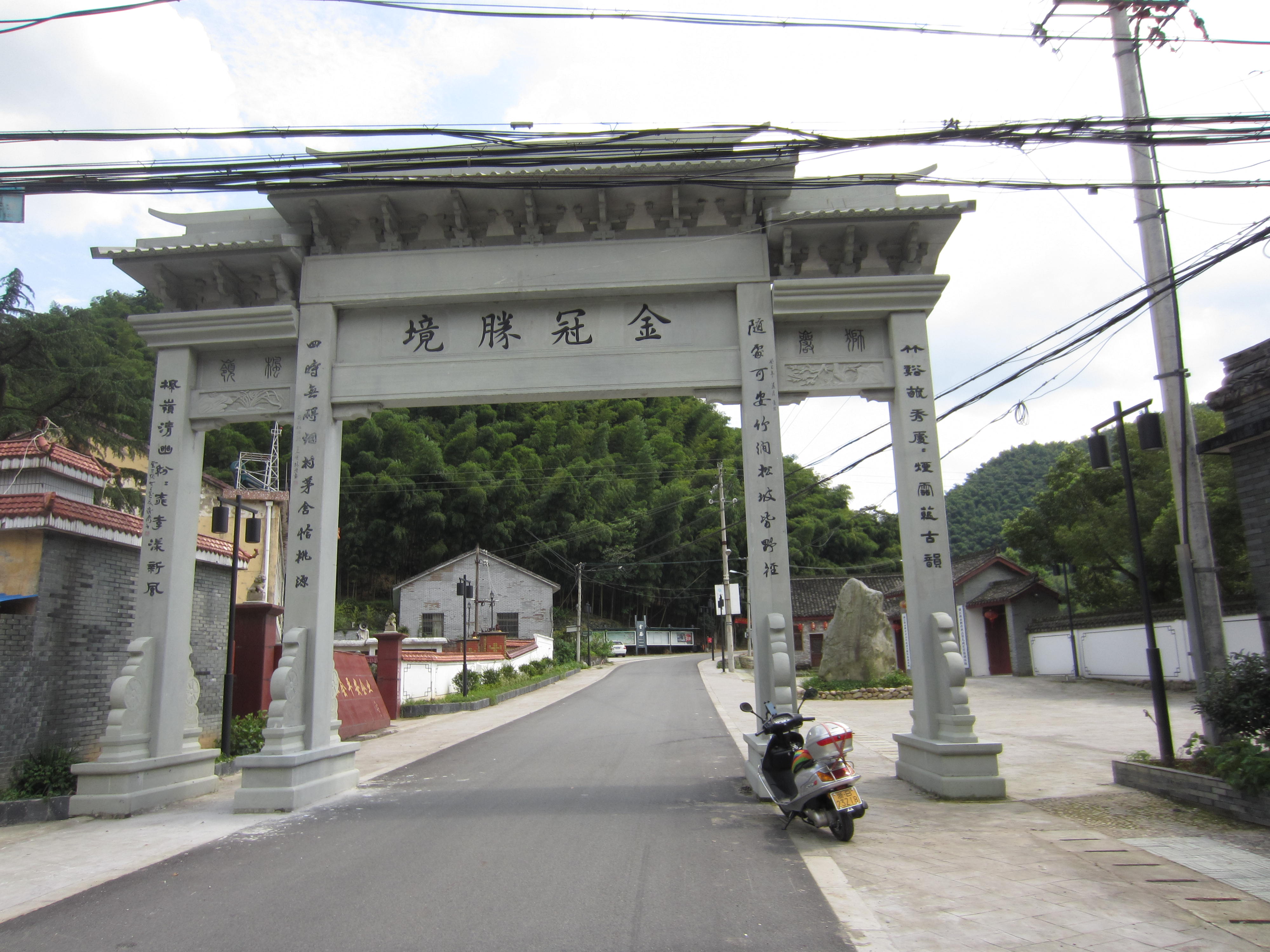 一人一车游金冠村