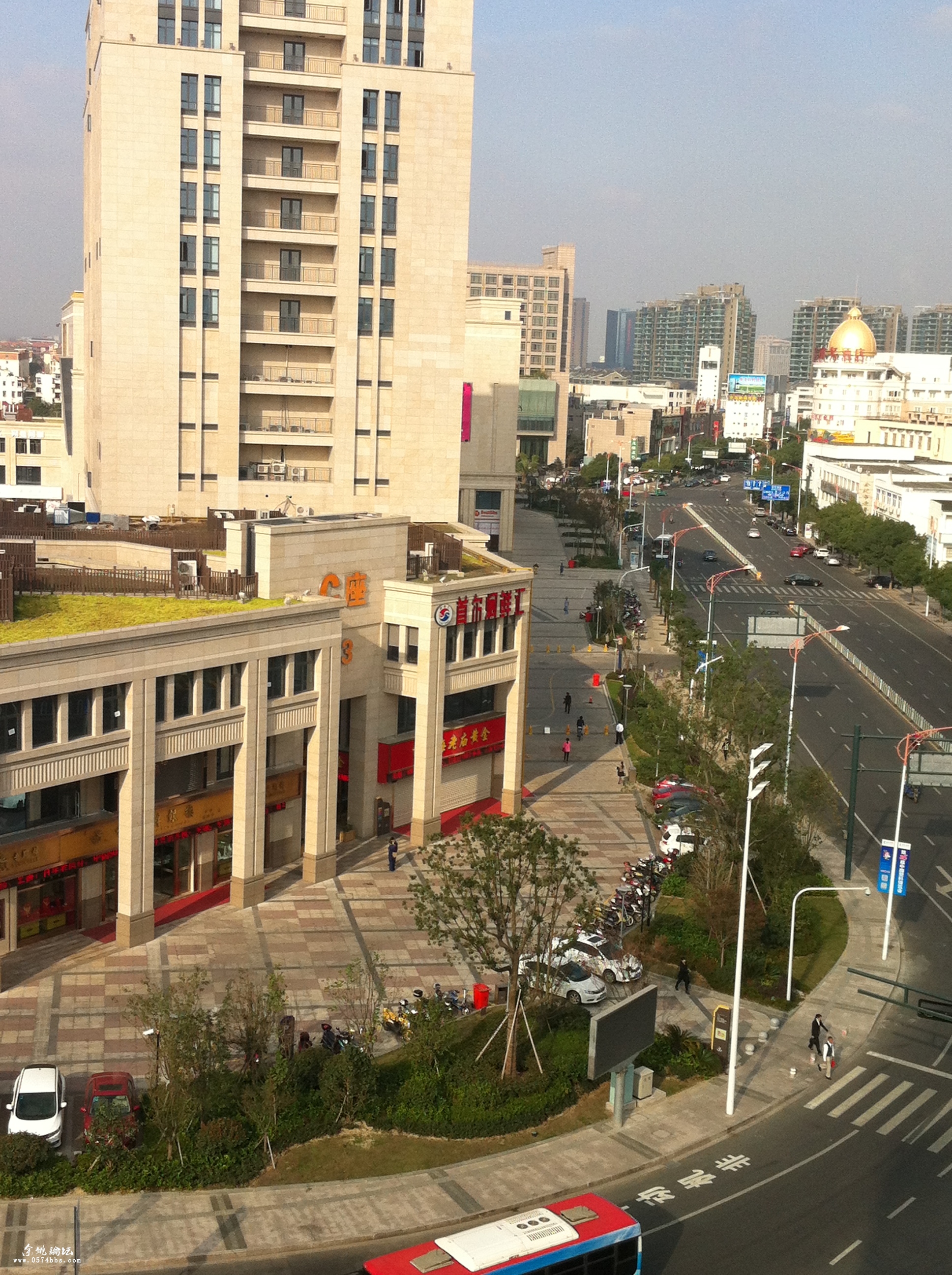 余姚银亿四明广场外围公共停车位竟然是领导专用和业主买断